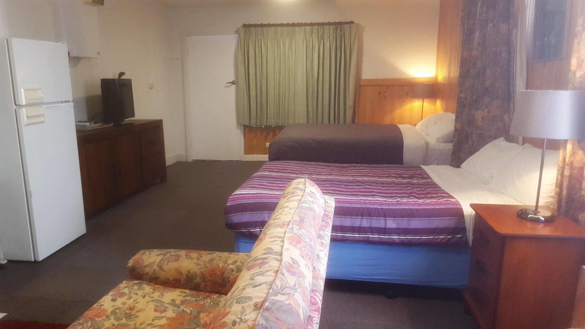 Clunes Motel Kültér fotó
